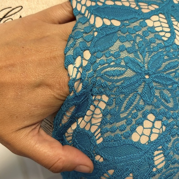 Beautiful Blue & Cream Detailed Lace Open Back Dress - Picture 3 of 3